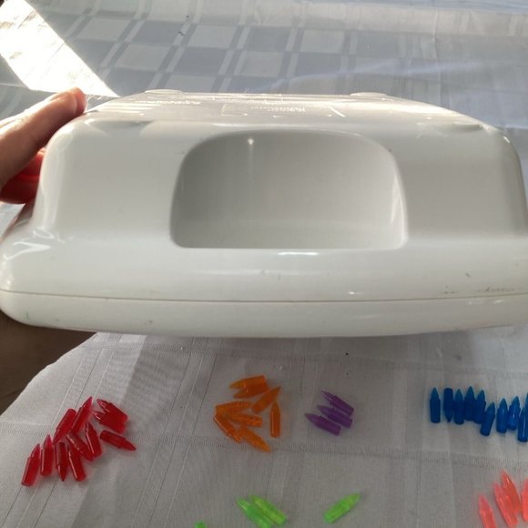 Vintage Lite Brite 2003 With 50+ Pegs And Bulb Classic Toy Read - Picture 7 of 7